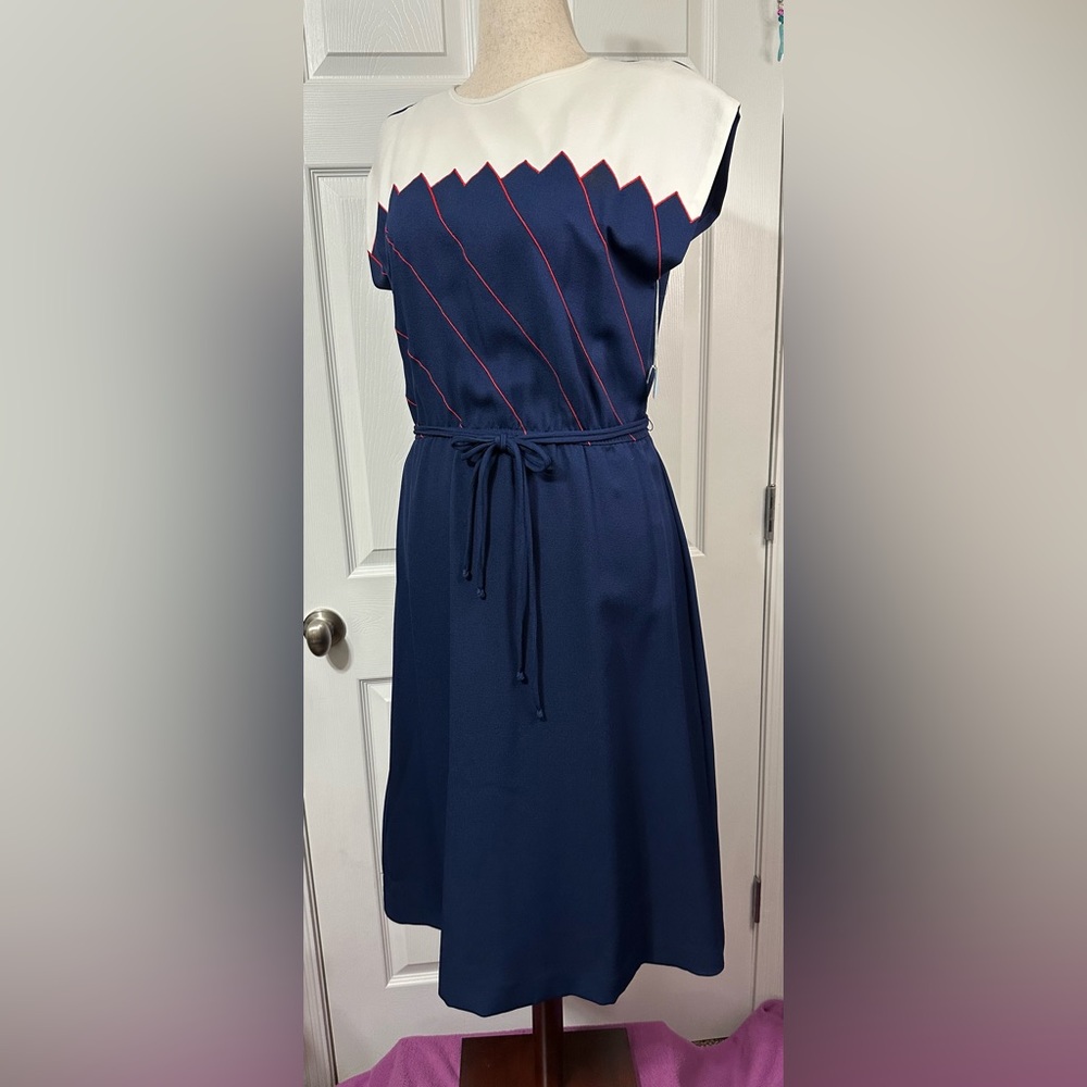 VTG Union Made Leslie Fay Navy and White Midi Dress with Red Trim. 1964-1973